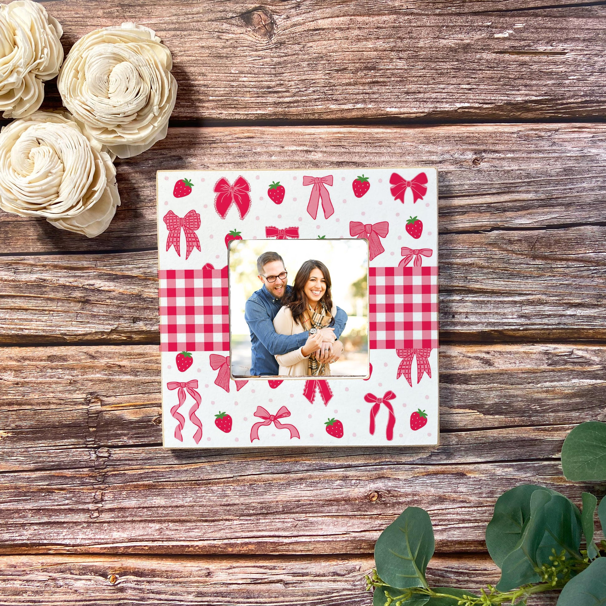 Simply Square Frame-Strawberry Parlor -3