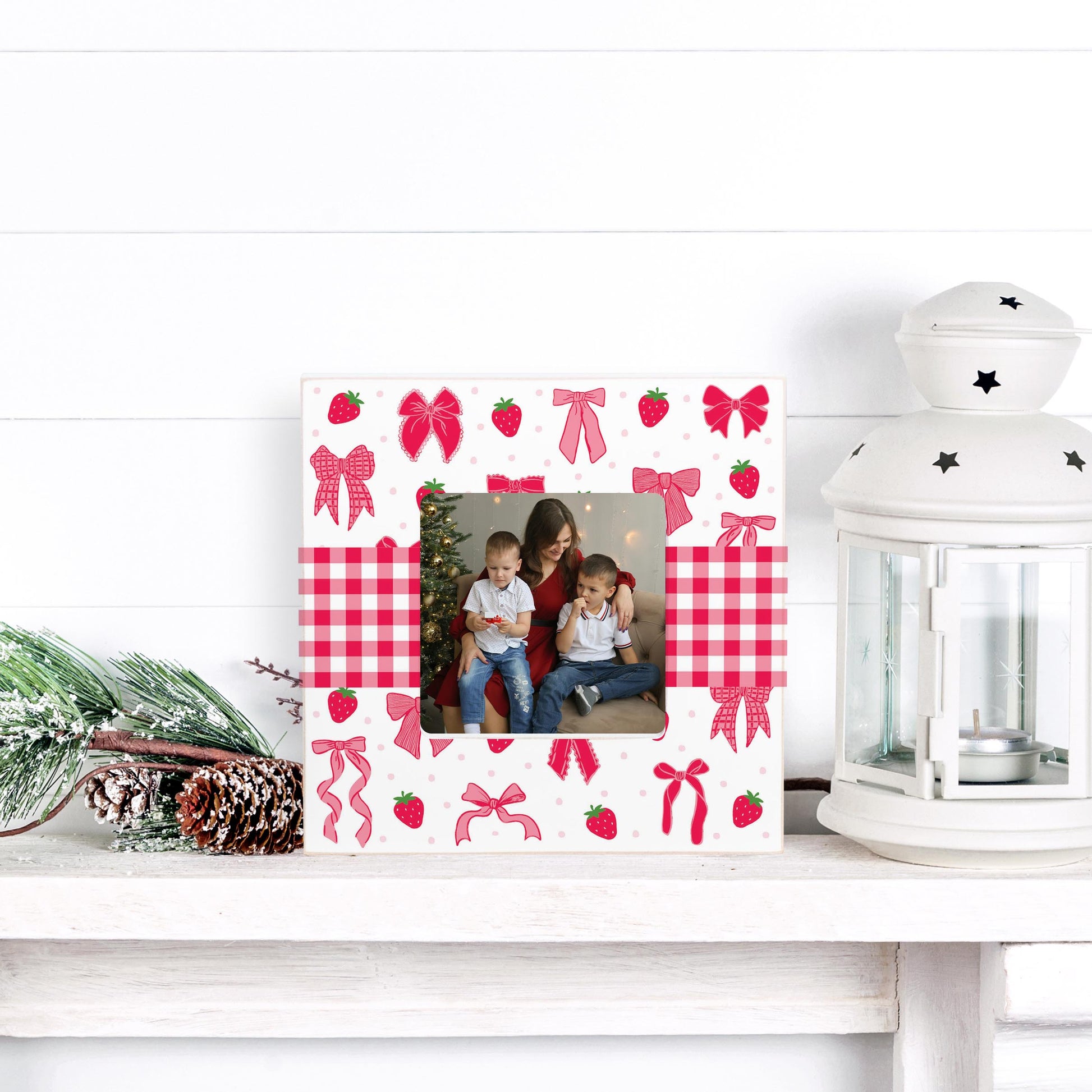 Simply Square Frame-Strawberry Parlor -5