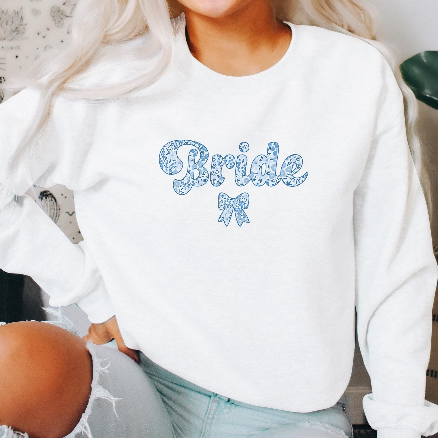 Gildan Sweatshirt White-Happily Ever After -2