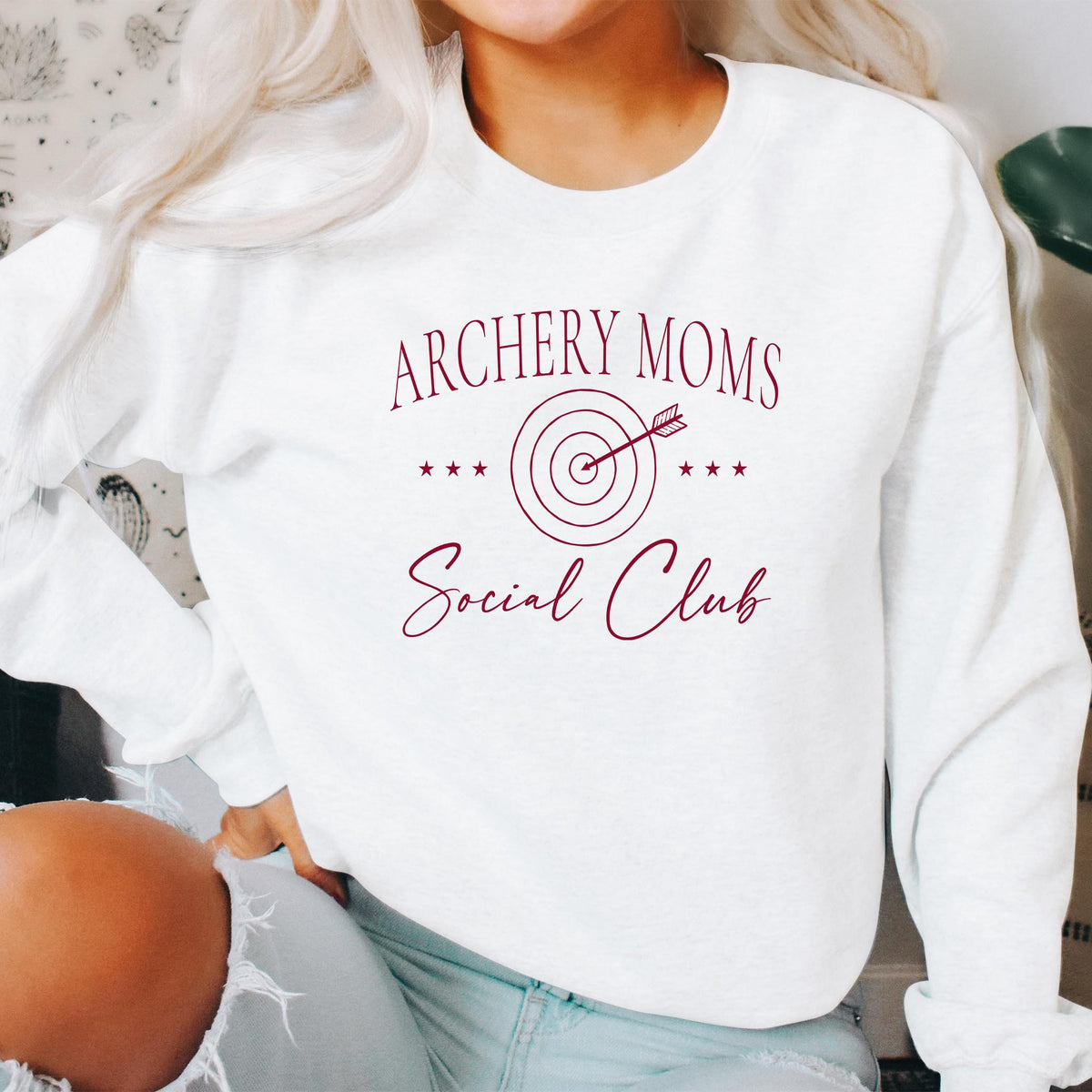 Gildan Sweatshirt White-Archery Mom -2