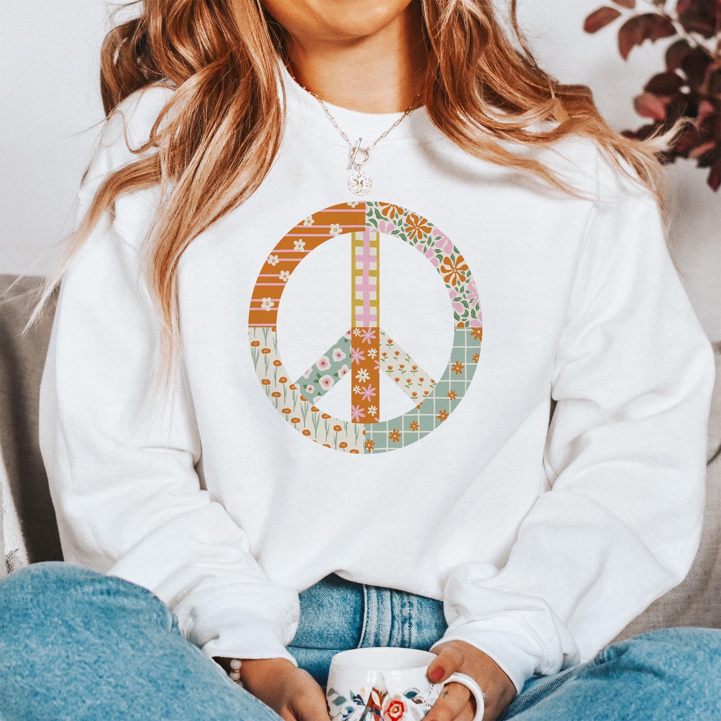 Gildan Sweatshirt White-Spring Patch Peace Sign